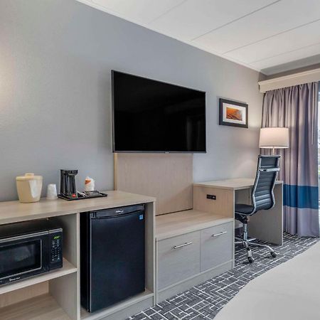 Comfort Inn Hyannis - Cape Cod Екстериор снимка
