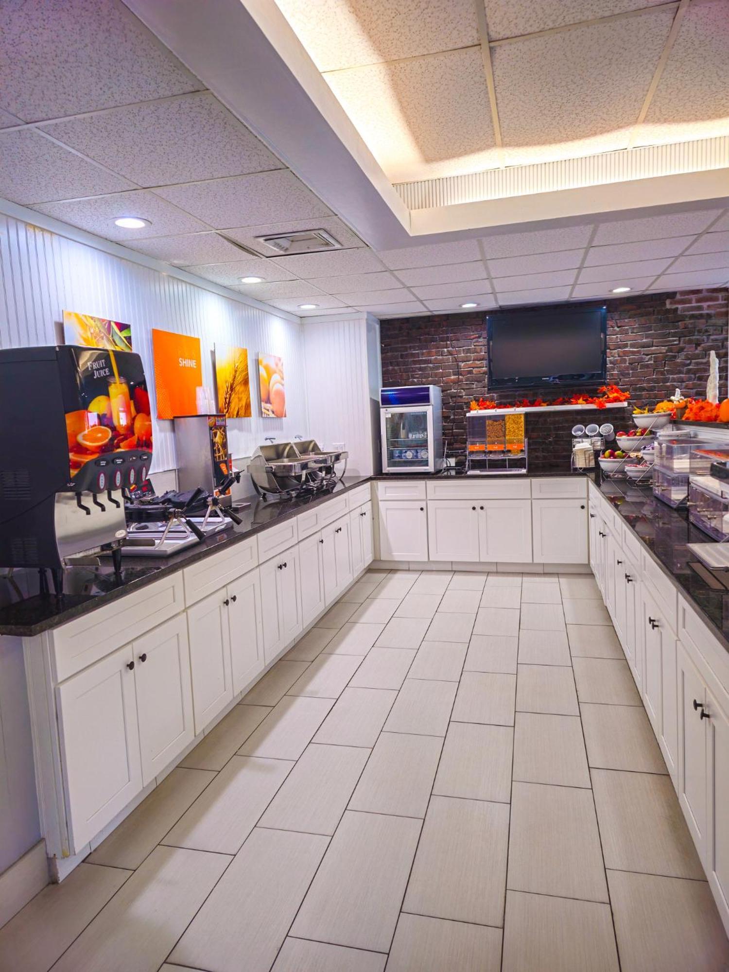 Comfort Inn Hyannis - Cape Cod Екстериор снимка