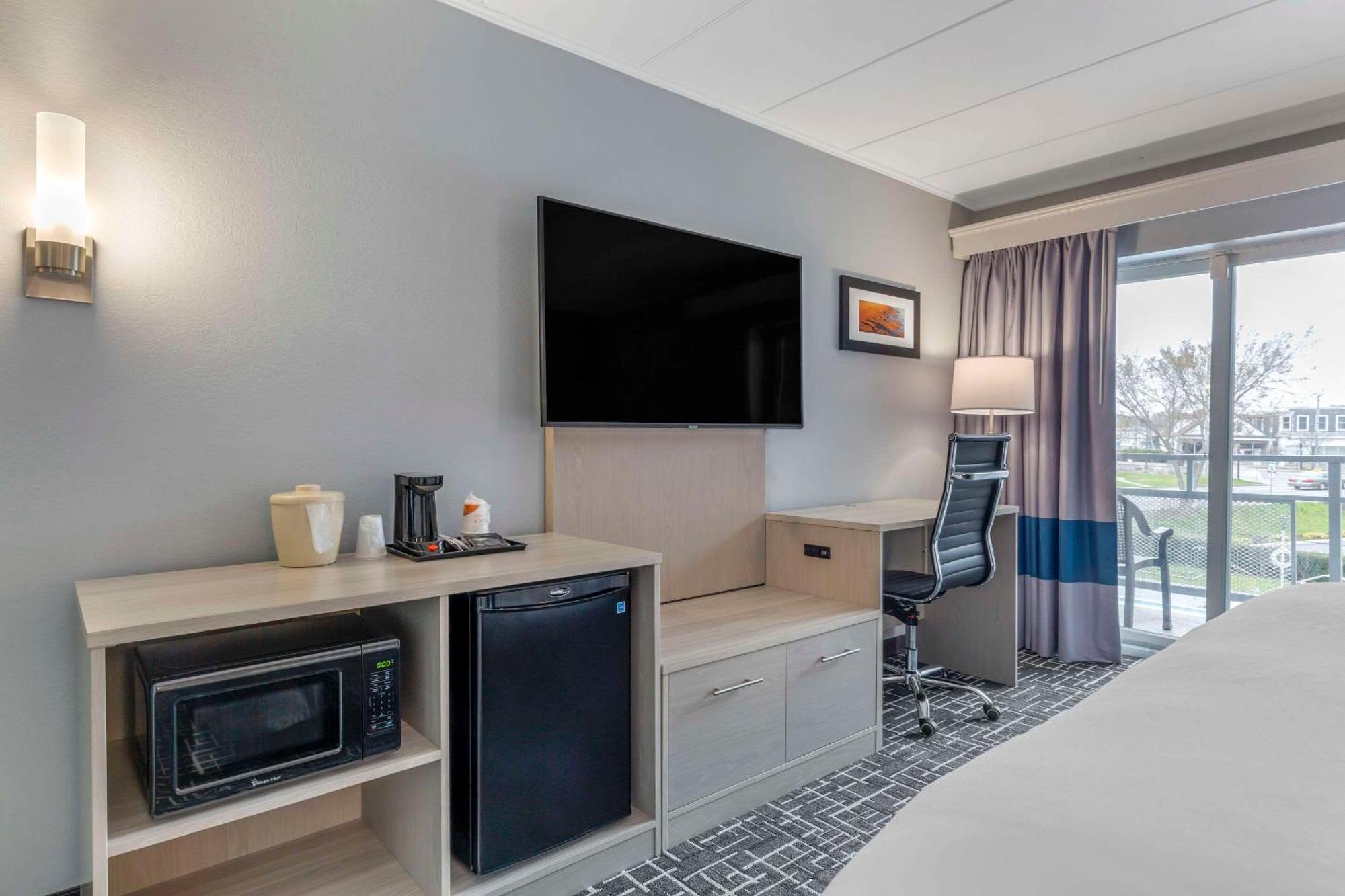 Comfort Inn Hyannis - Cape Cod Екстериор снимка