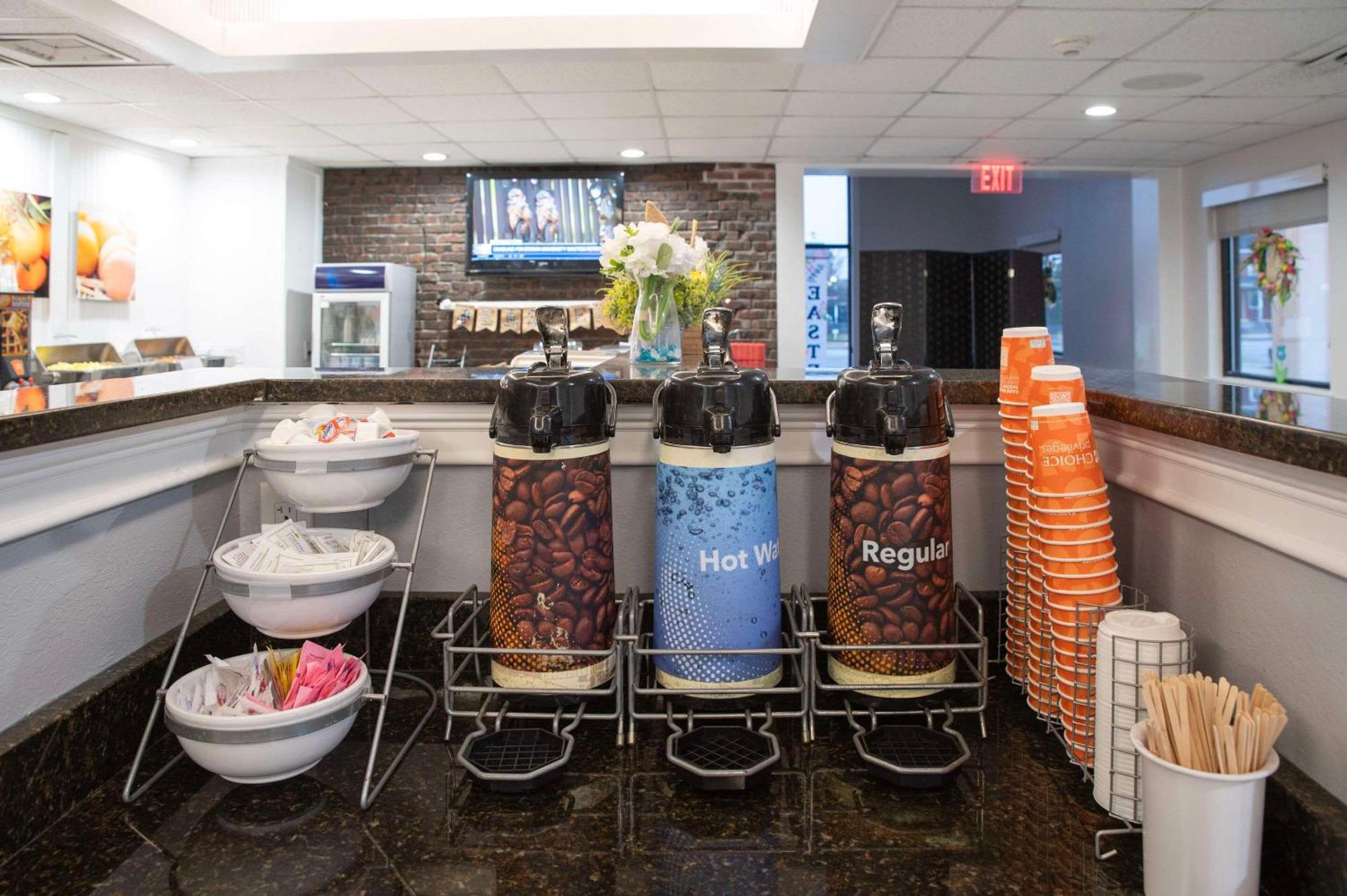 Comfort Inn Hyannis - Cape Cod Екстериор снимка